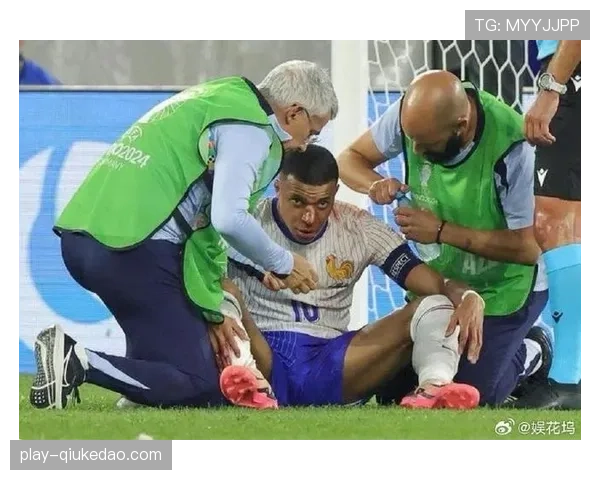 特写镜头：终场前错失单刀，姆巴佩跪地久久不起
