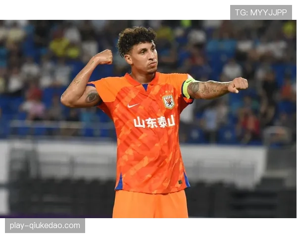 克雷桑帽子戏法，山东泰山客场3-1逆转击败青岛西海岸